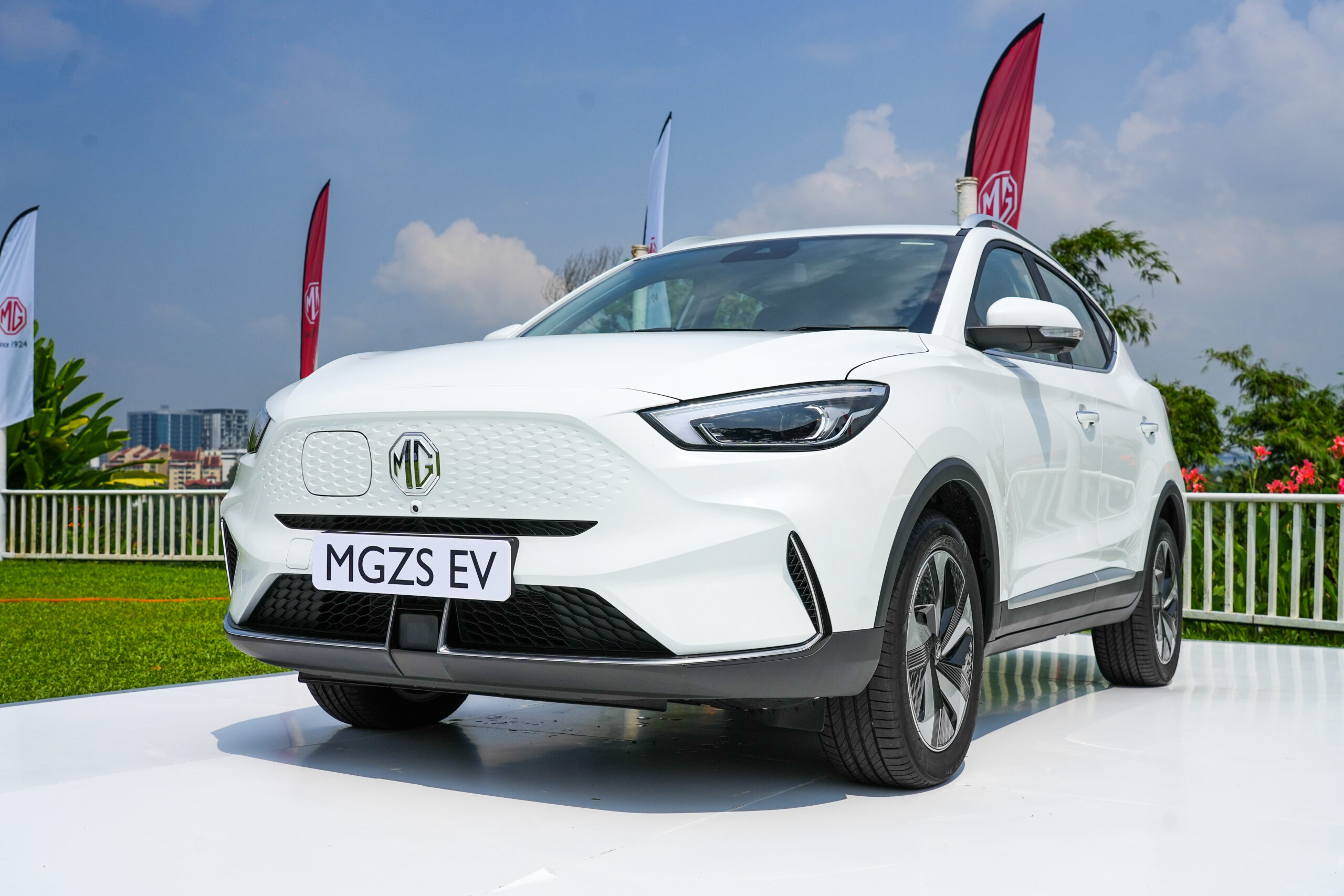 British brand mg returns to malaysia, introducing their two newest cool electric vehicles | weirdkaya