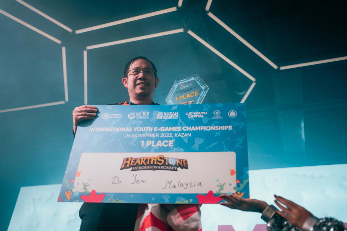 Engineering lecturer & hearthstone gamer dr yew weng kean