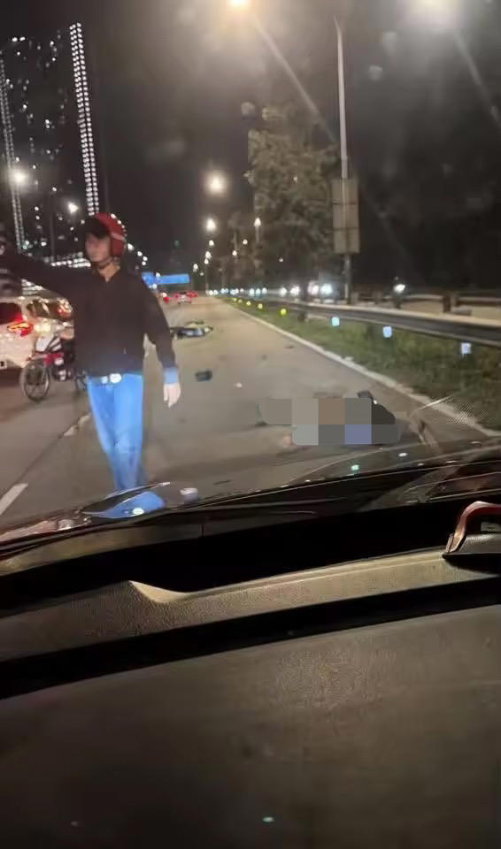 Motorcyclist asking for help for man killed in accident