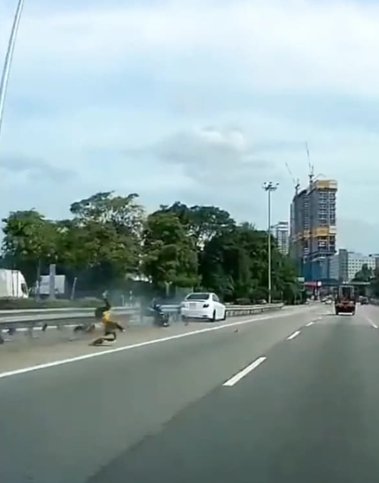 Motorcyclists fall off from bike at Sungai Besi Expressway