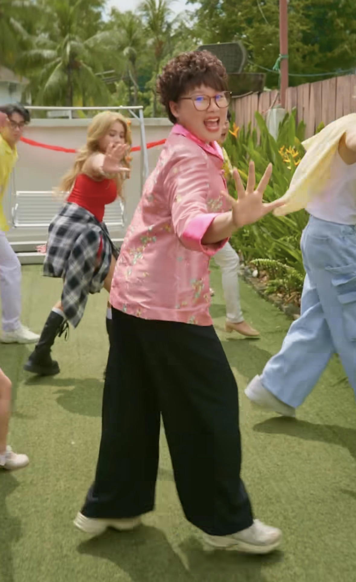 MR DIY CHOTTO MATTE KUDASAI