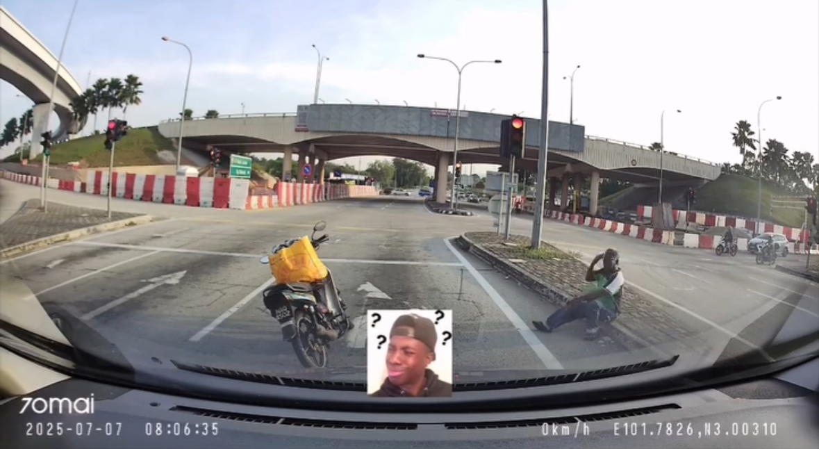 M’sian Casually Smokes In The Middle Of The Road, Refuses To Move Even After Light Turns Green