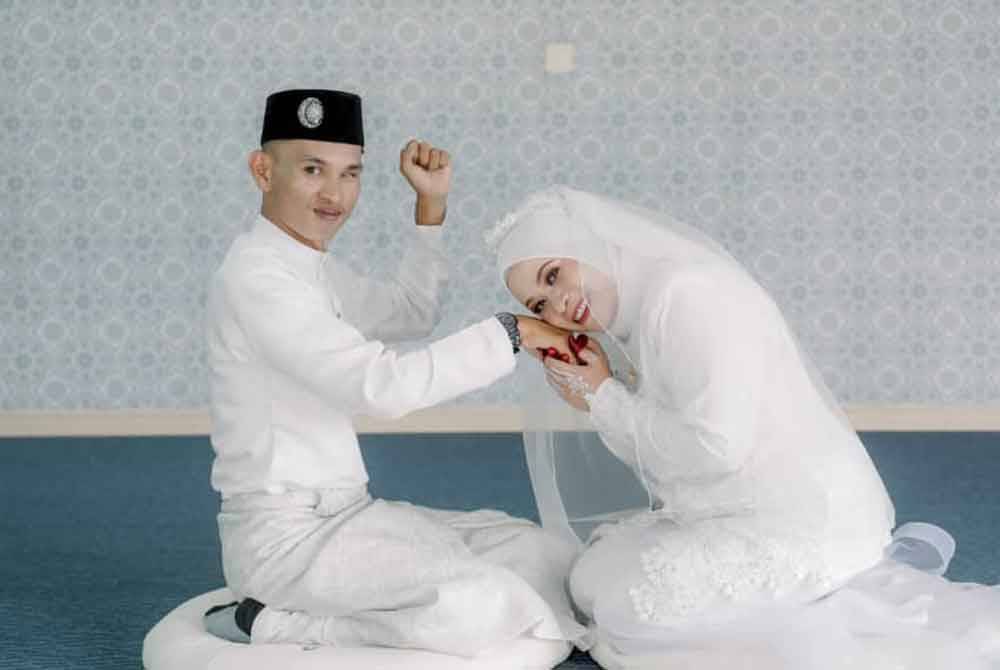 M'sian couple with 23-year age gap marry after meeting each other on tiktok | weirdkaya