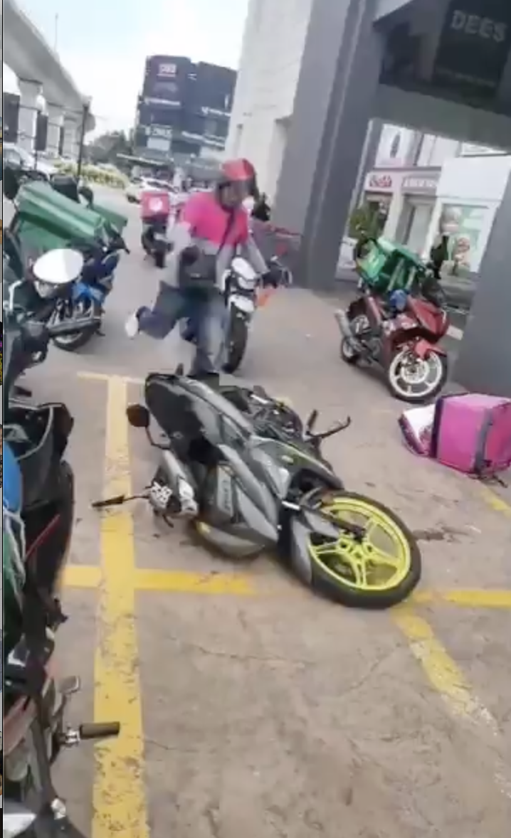 M'sian delivery rider damages his own motorcycle after failing to pay the loan for 3 years  1