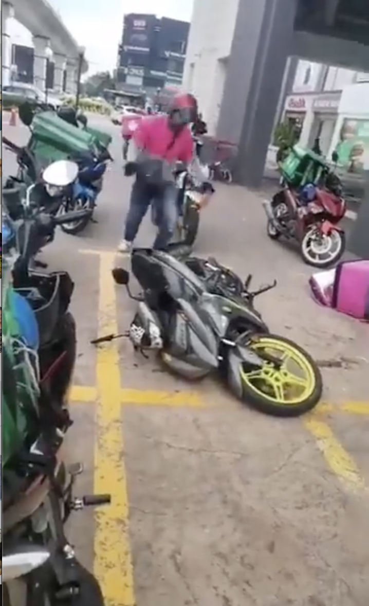 M'sian delivery rider damages his own motorcycle after failing to pay the loan for 3 years  2