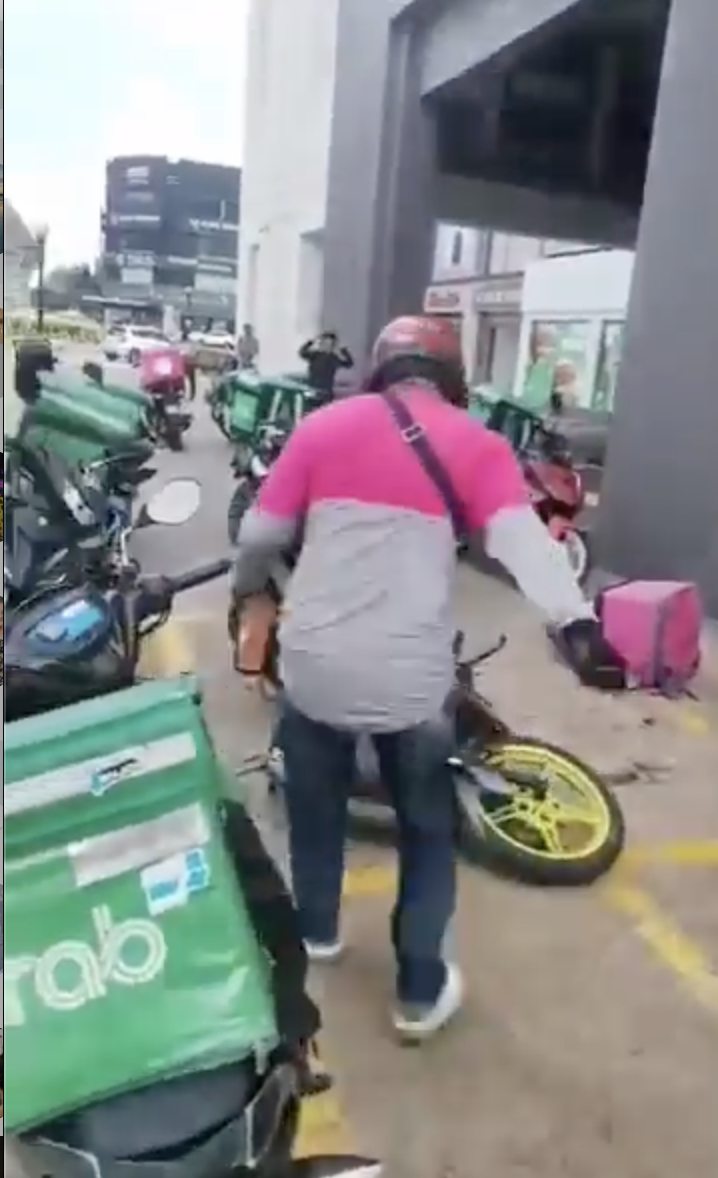M'sian delivery rider damages his own motorcycle after failing to pay the loan for 3 years  3