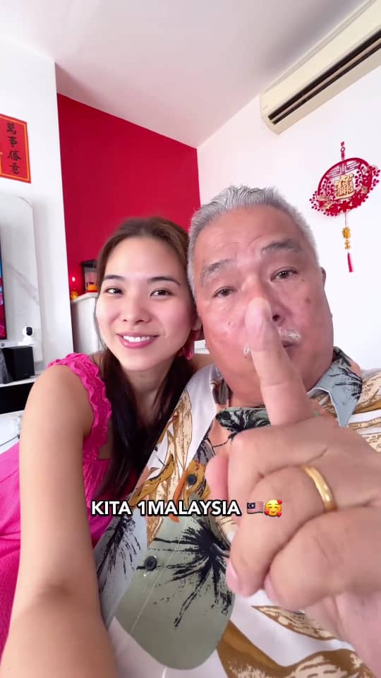 M'sian family stuns netizens by speaking fluent kelantan dialect during cny open house | weirdkaya