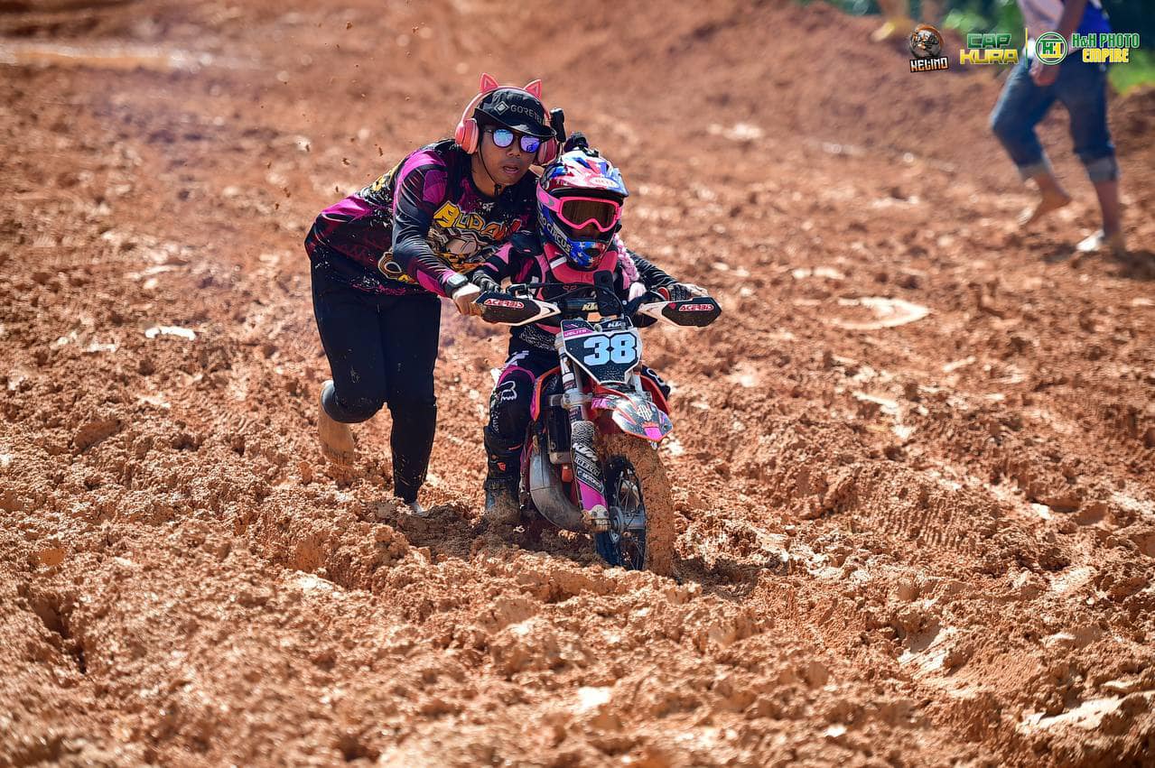 I'm an 8yo girl who plays extreme sports but was told not to. Today, i rank 5th at the motocross championship 2023 | weirdkaya