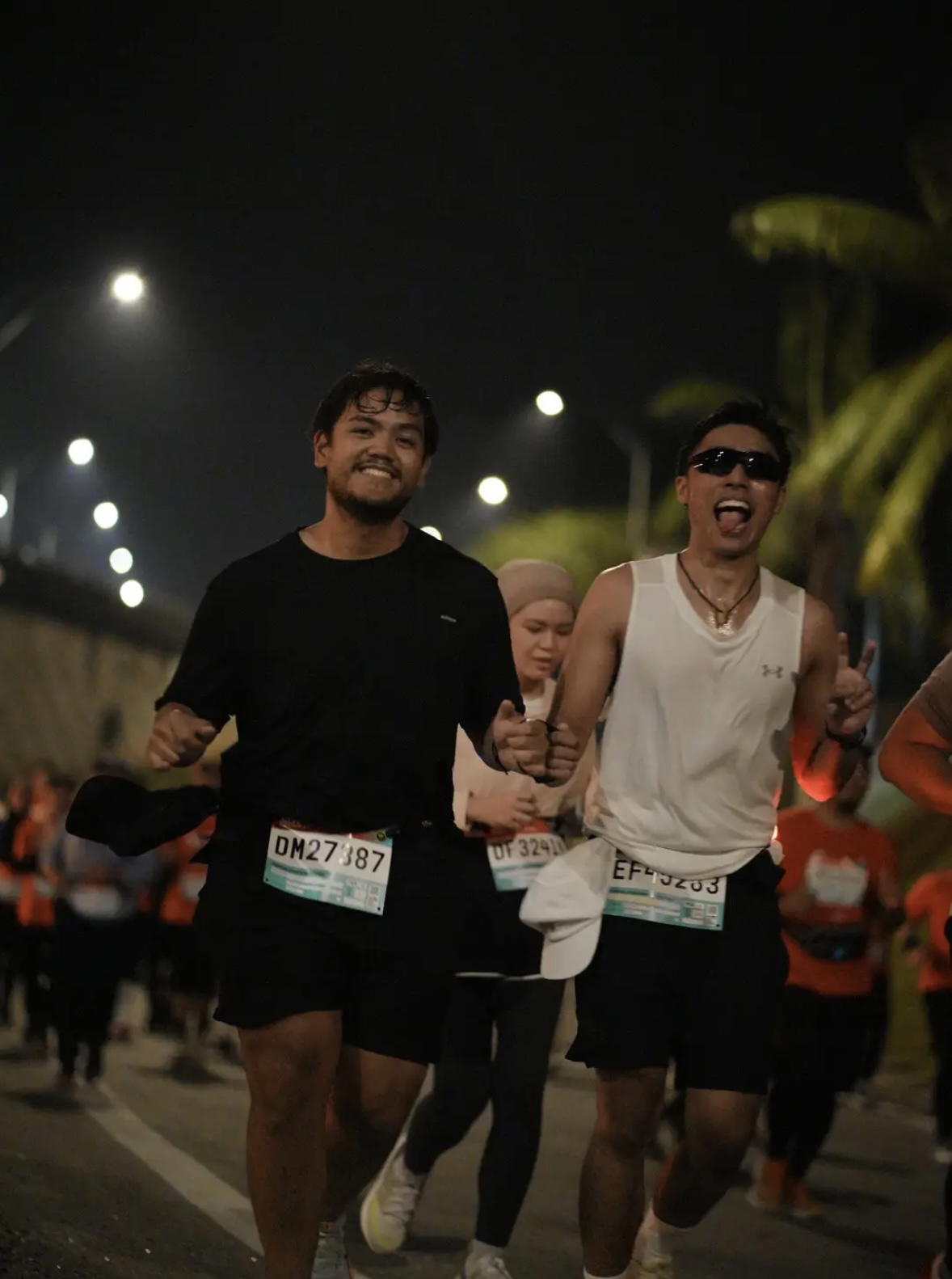 M’sian Man & Blind Friend Run 21KM Marathon Hand In Hand So They Could Cross The Finish Line Together