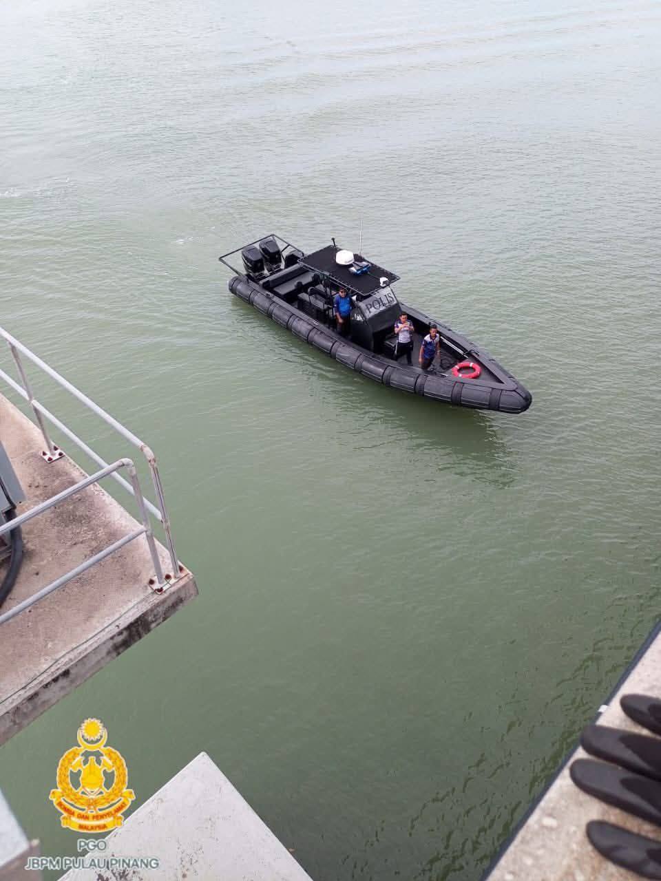 M'sian Man Falls Off Penang Bridge But Gets Rescued By Fisherman In The Area