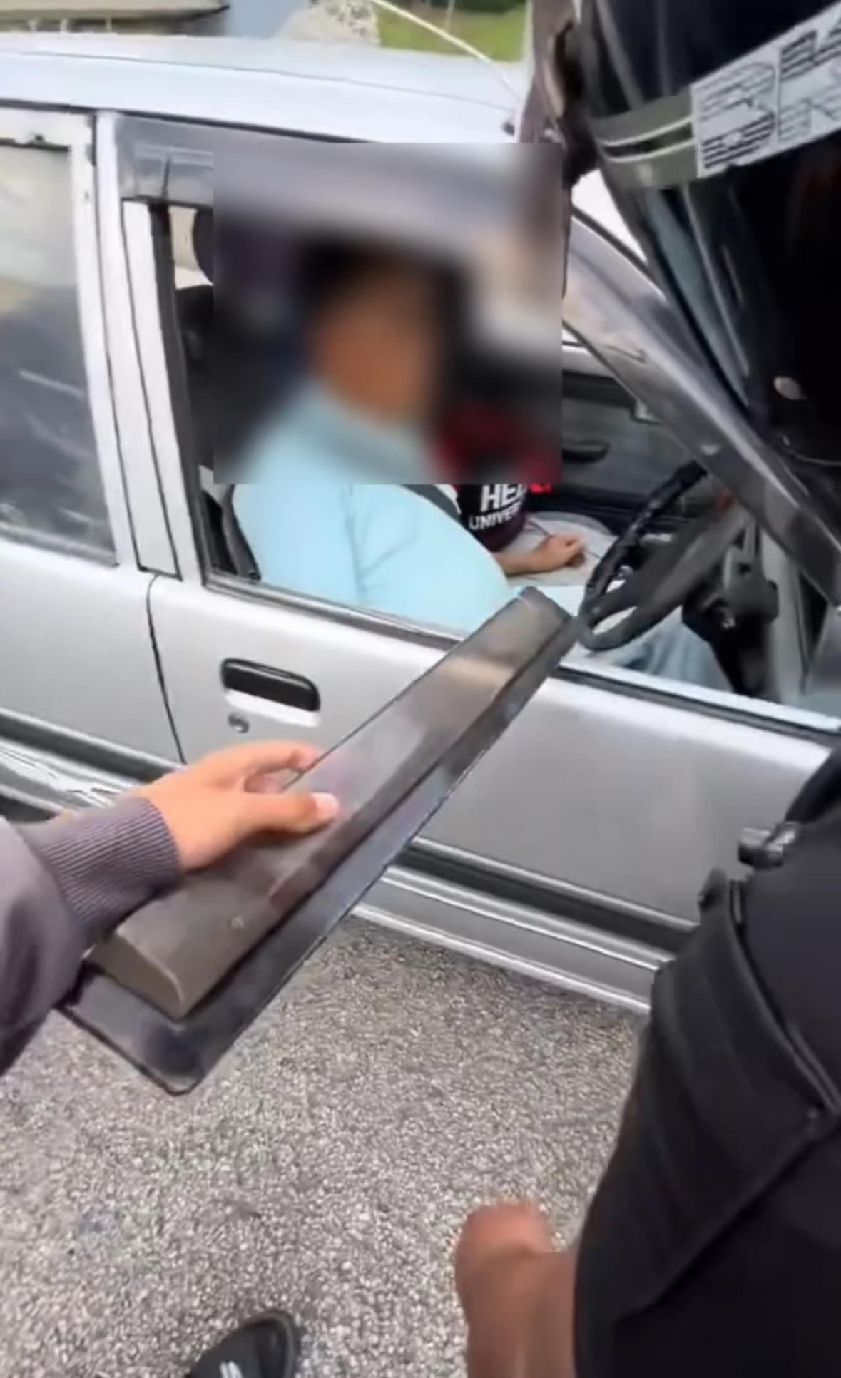 M’sian Man Loses Temper At Elderly Driver After Accident & Nearly Throws A Punch