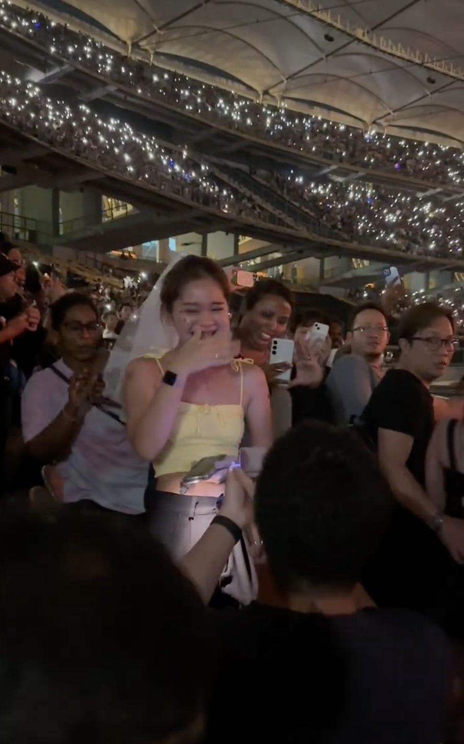 M'sian man propose to gf during ed sheeran concert 2