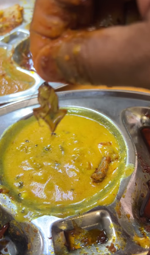 Msian man showing dead cockroach he found in dhal curry in kl restaurant