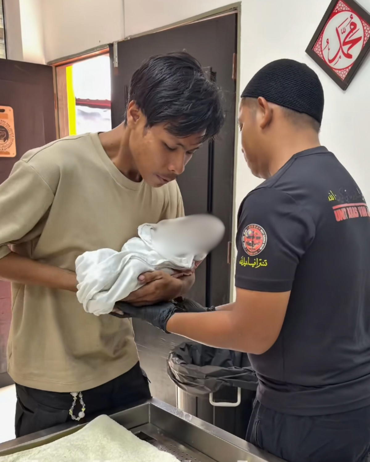 M’sian Mother Loses Newborn Baby After 999-Calls Allegedly Fail To Get Through 1