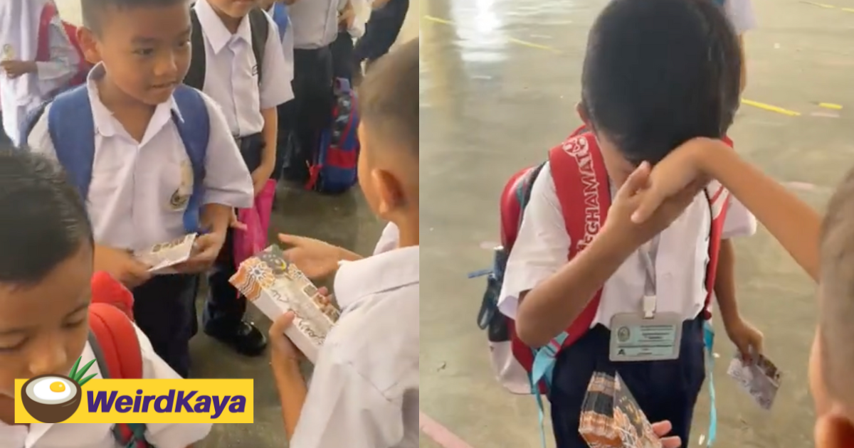 M'sian primary school boy gives out 'duit raya' to his classmates and it's just too cute to ignore | weirdkaya