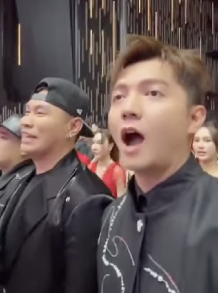 M’sian Singer Faces Backlash For Filming Friends While Singing National Anthem, Apologises Publicly