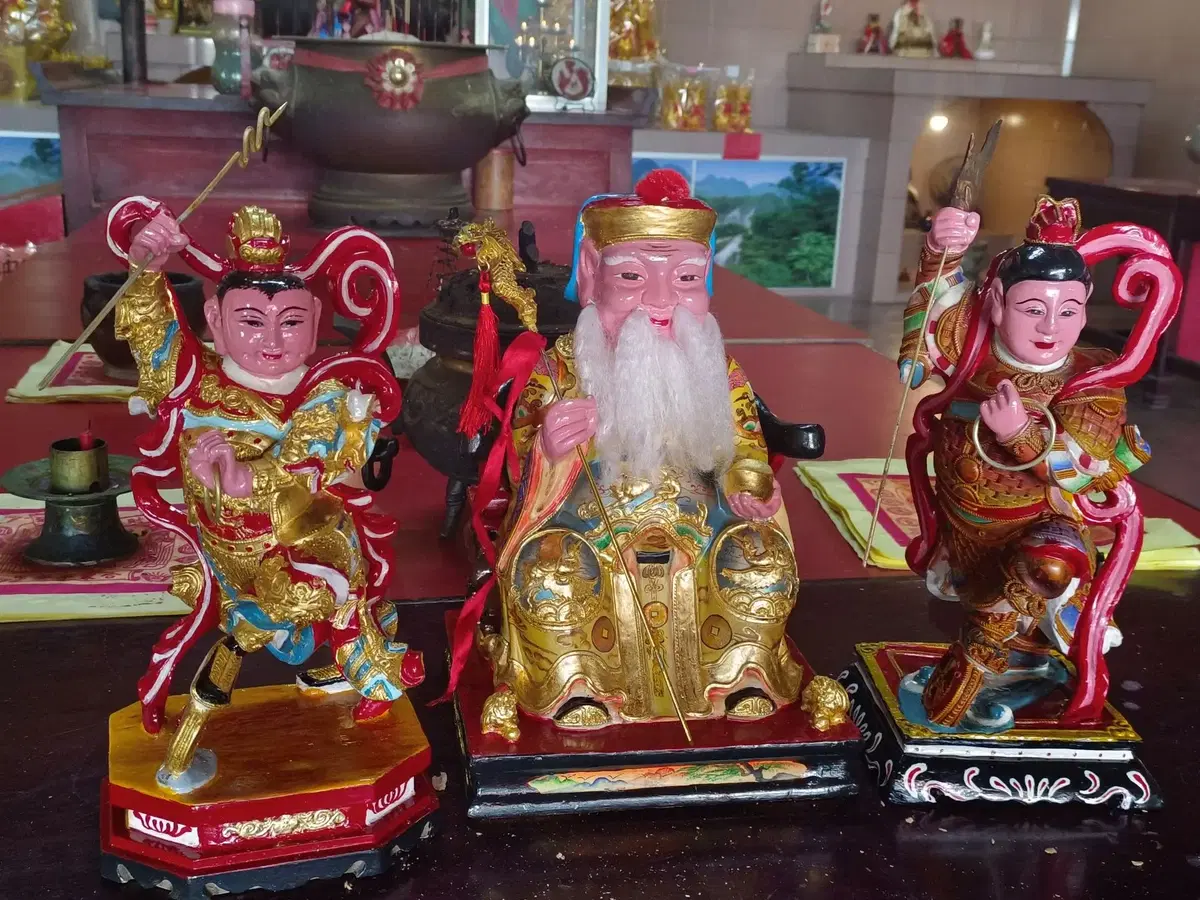msian steals temple statues 4