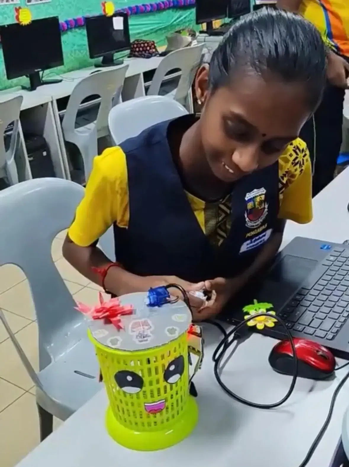 M'sian Student Creates Smart Trash Bin That Opens & Closes With Voice Commands