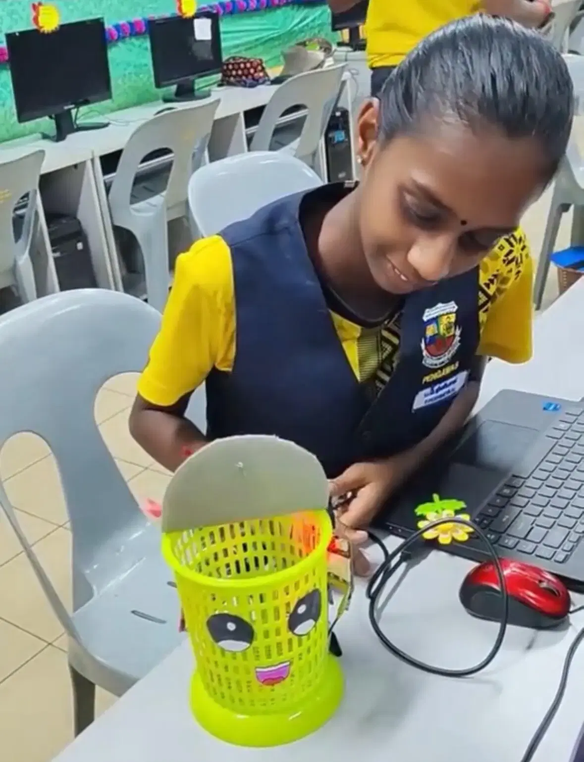 M'sian Student Creates Smart Trash Bin That Opens & Closes With Voice Commands