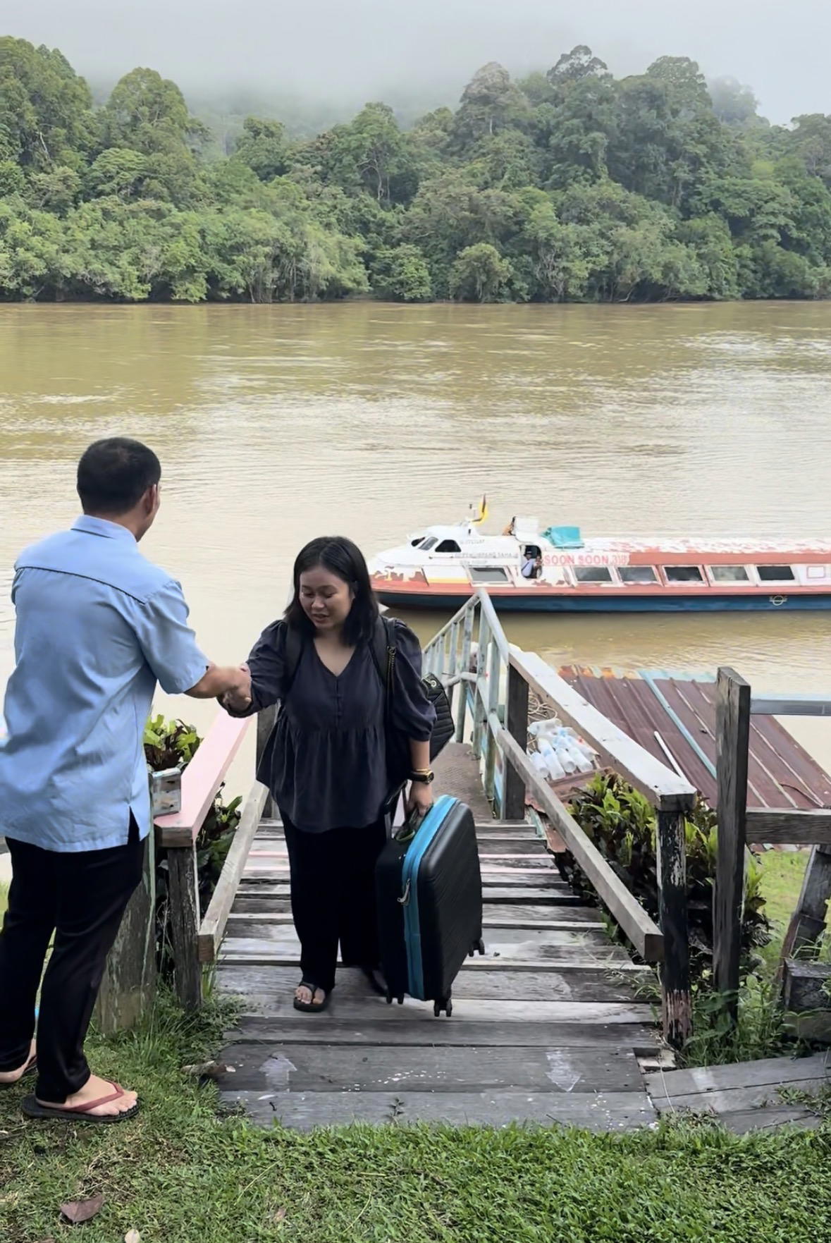 M'sian Students Stand Ready At Sarawak Jetty, Preparing A Gentle Welcome For Their New Teacher