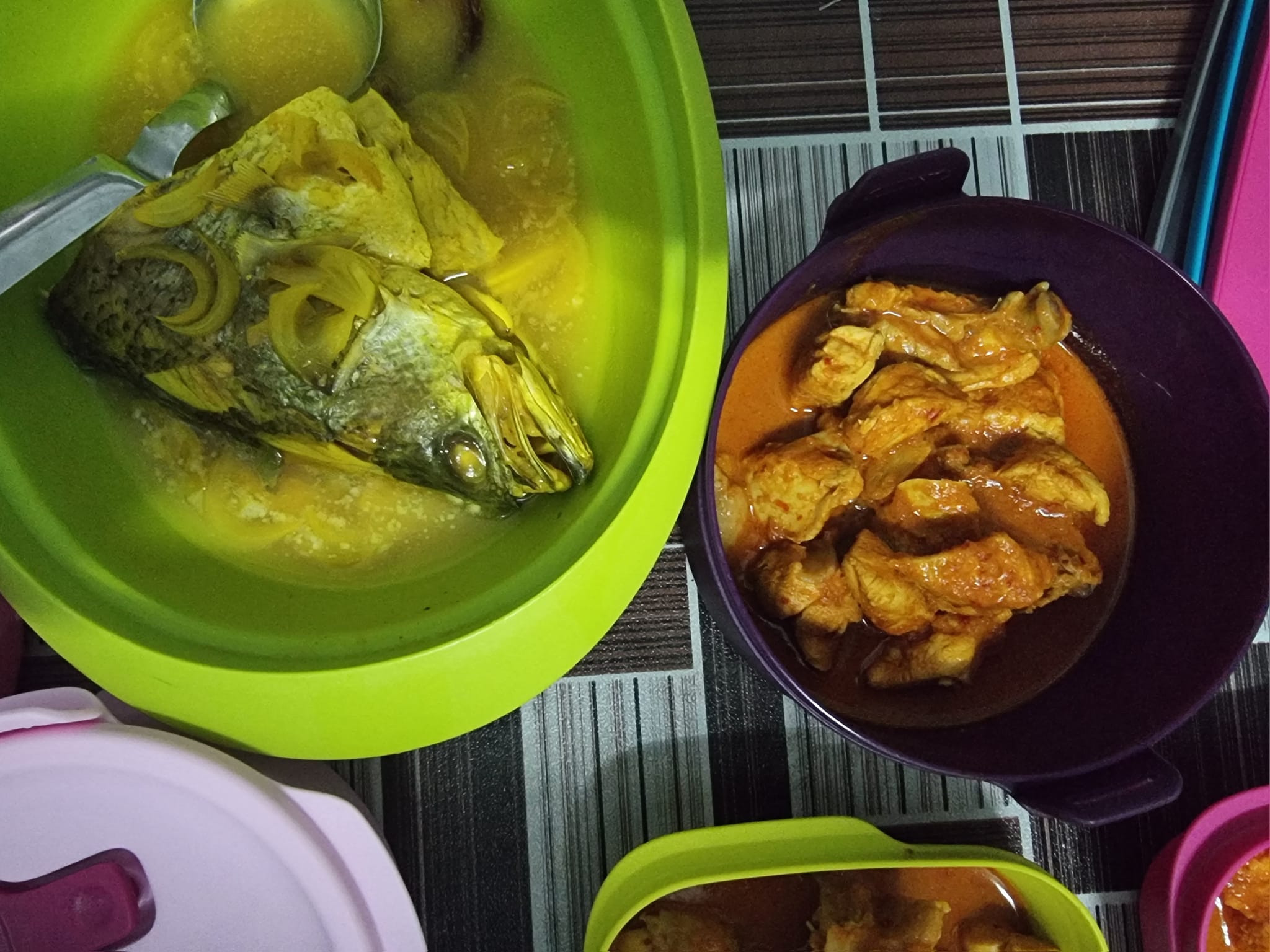 M'sian woman preps kids' school lunch at 4. 30am everyday, aims to teach them the value of saving money | weirdkaya