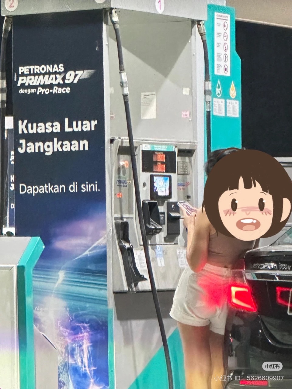 M'sian woman caught using mobile phone while pumping petrol | weirdkaya