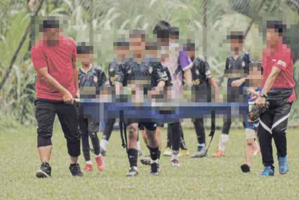 M'sians carrying body of 14yo who died during football match