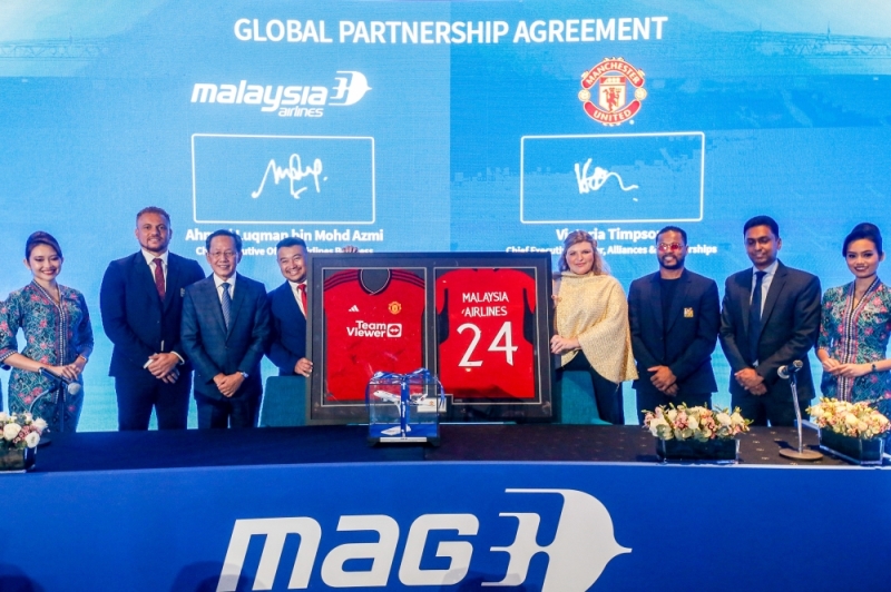 Malaysia airlines signs partnership deal with man u