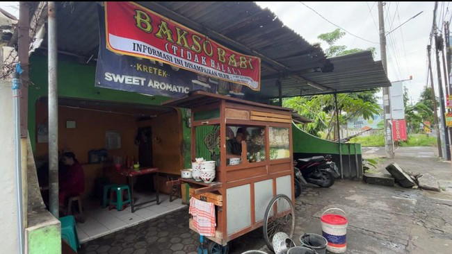 Muslim Customers In Indonesia Shocked To Learn They Ate Pork Bakso For Years Without Being Told