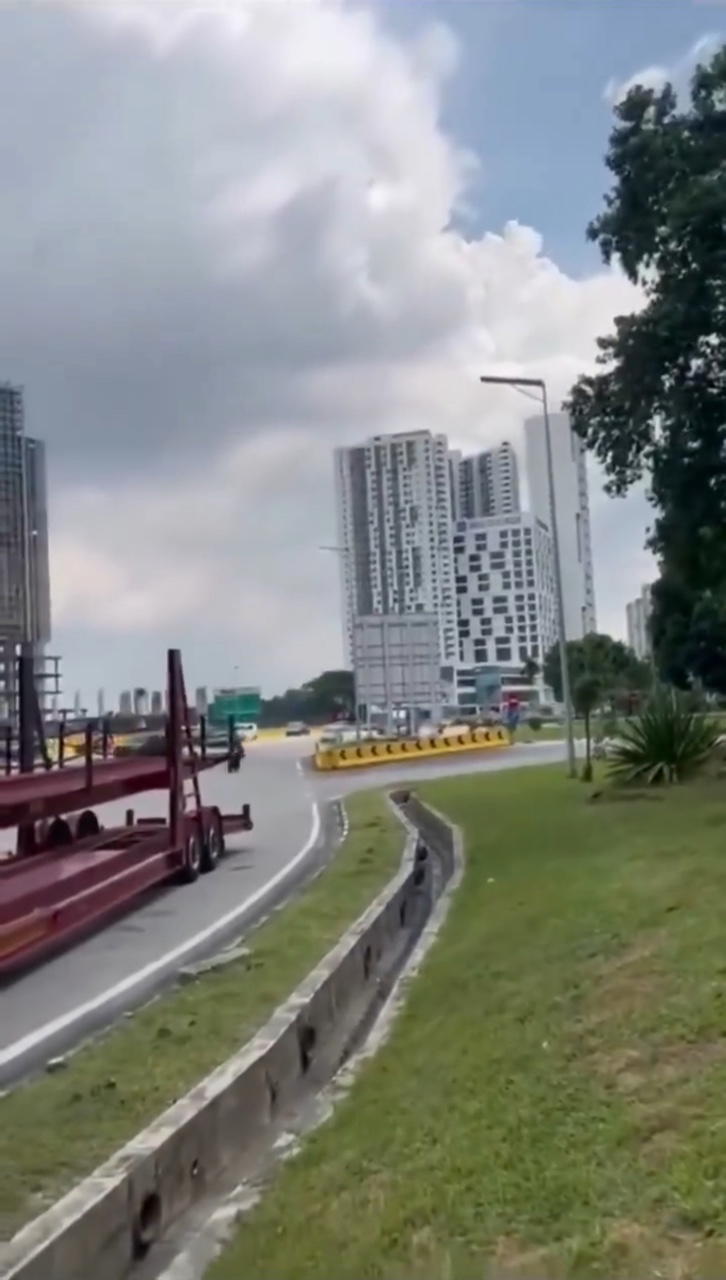 naked hitchhiker KESAS highway