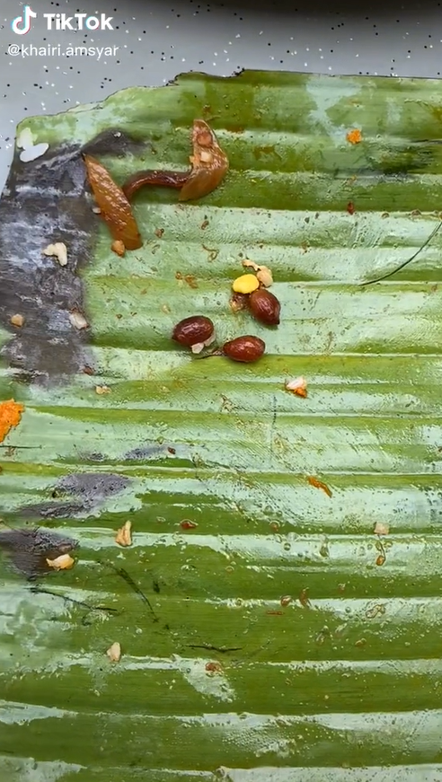 M'sian man baffled by rm2. 50 nasi lemak which only had two ikan bilis & three peanuts