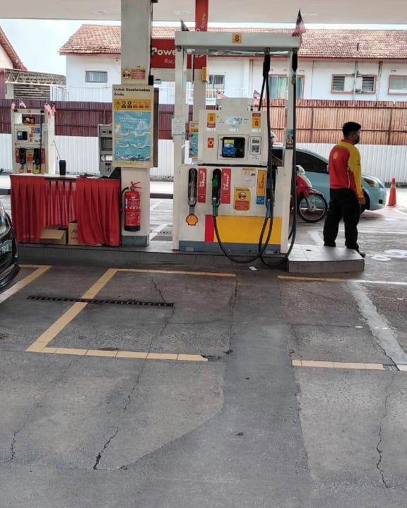 No, Johor Petrol Station Did Not Pull RON95 Pumps To Avoid Singapore Cars, It Was Due To An Underground Tank Leak