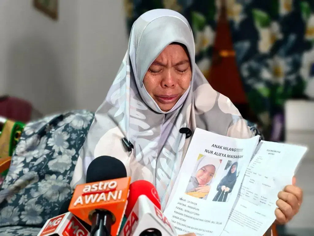 Noorlaili breaks down in tears