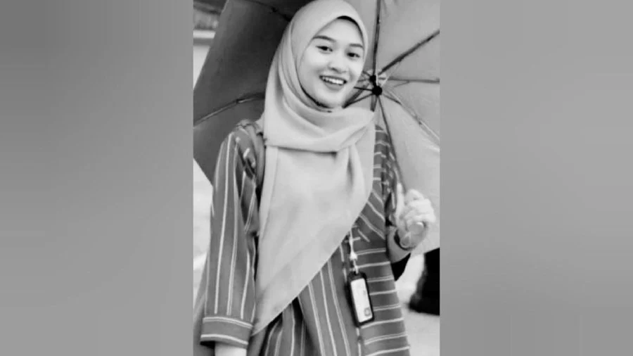 Nur farah kartini holding umbrella