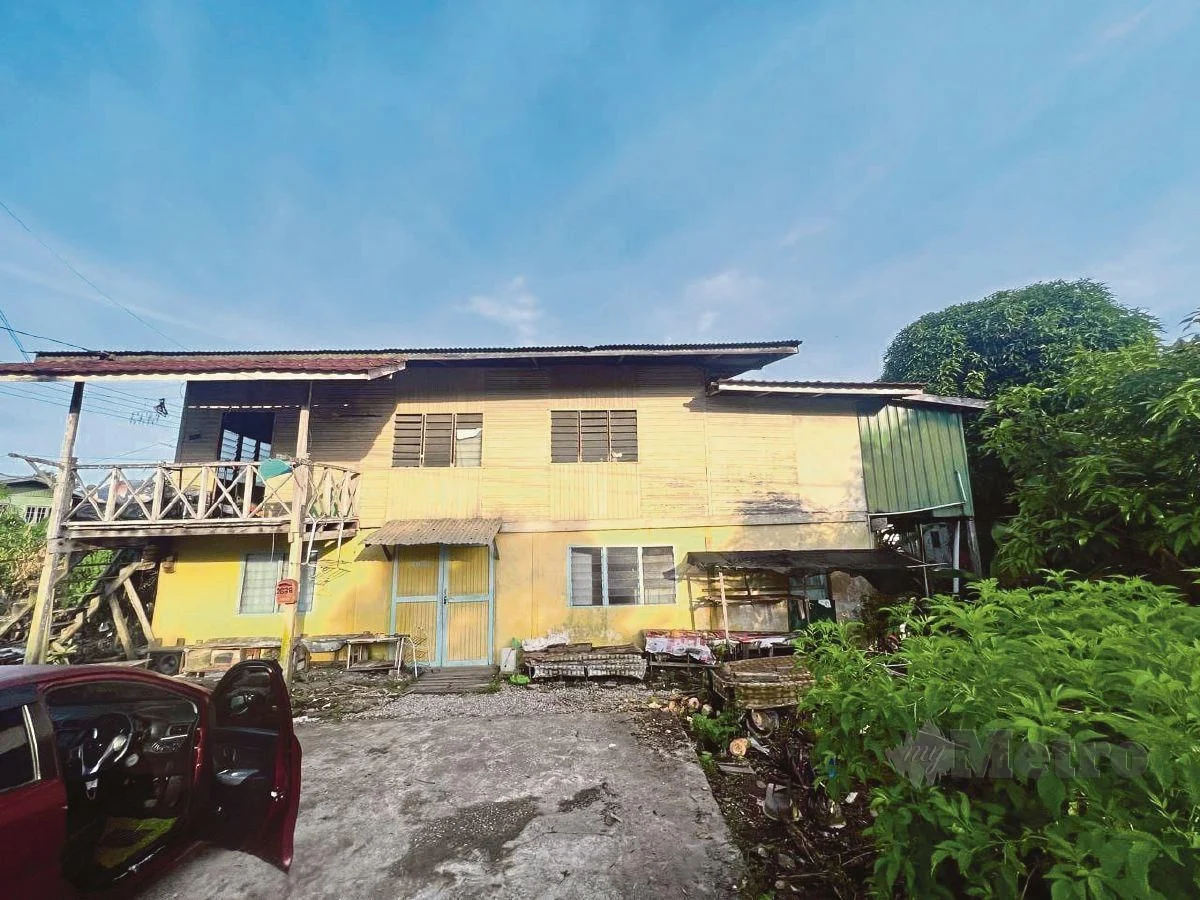 Old house of m'sian siblings in bintulu, sarawak