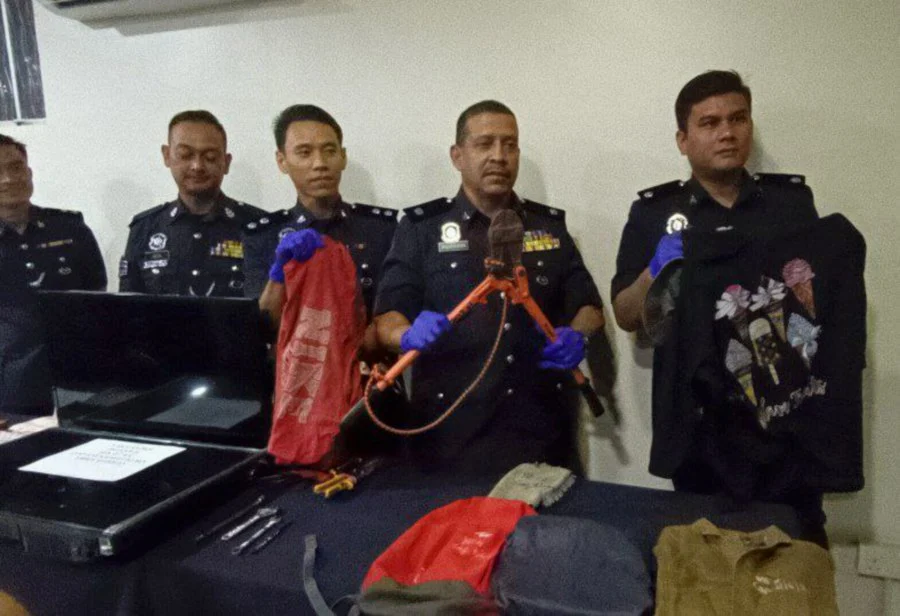 Padang terap police showing thief's spoils