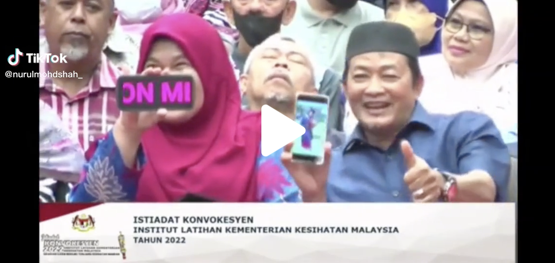 M'sian couple flashes digital ads in search of a husband for daughter at convocation ceremony | weirdkaya