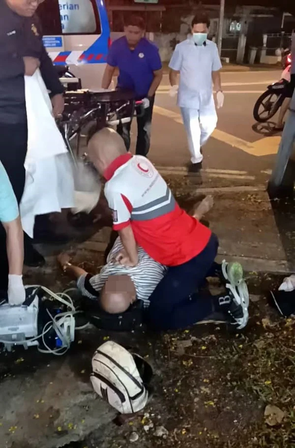 Paramedics perform CPR on Penang man who collapsed