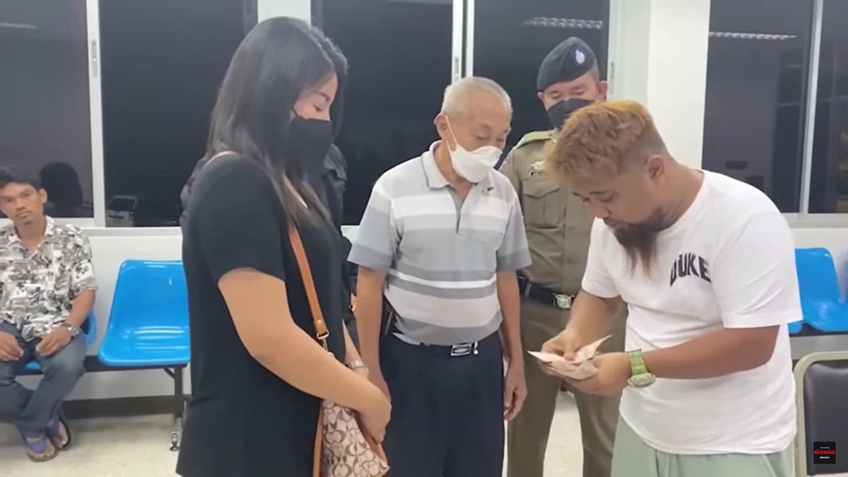 Abdul Raii Azmi pays Thai carowners