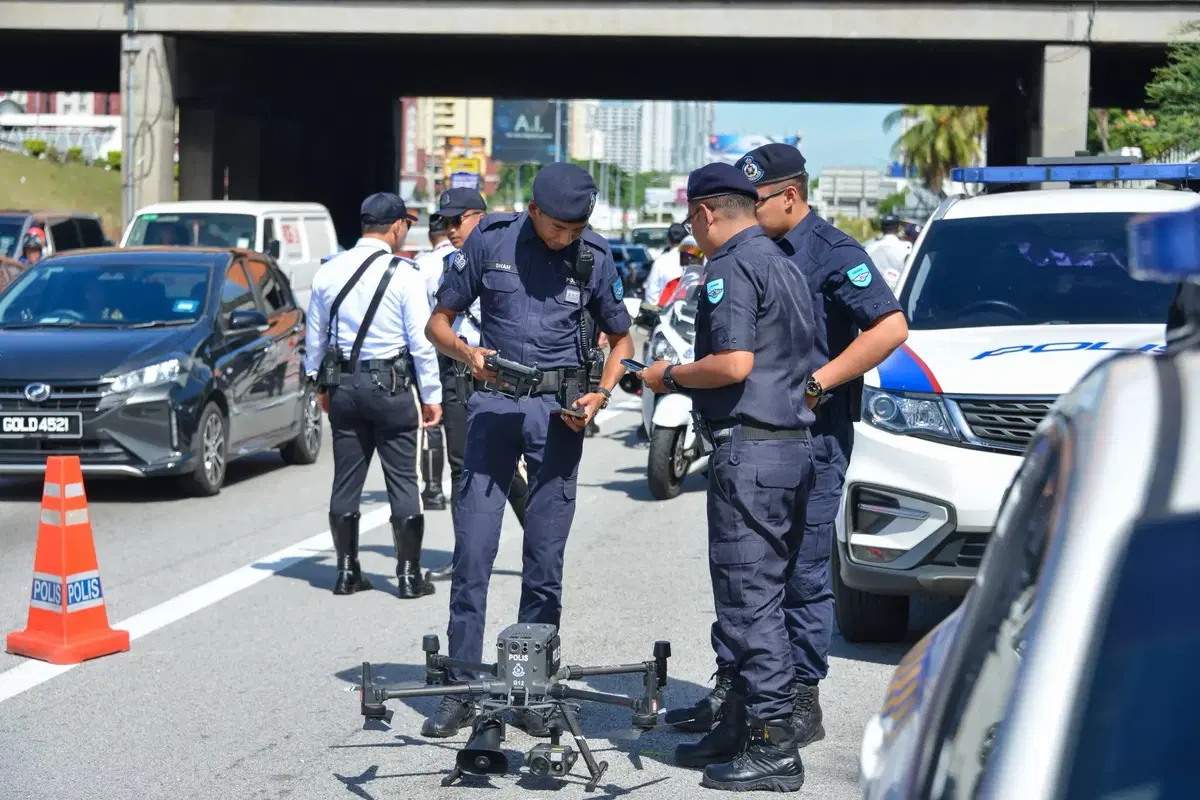 PDRM using drone catch riders not using motorcycle lane