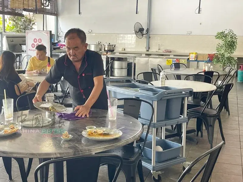 Penang Eatery staff gets bad comment 04