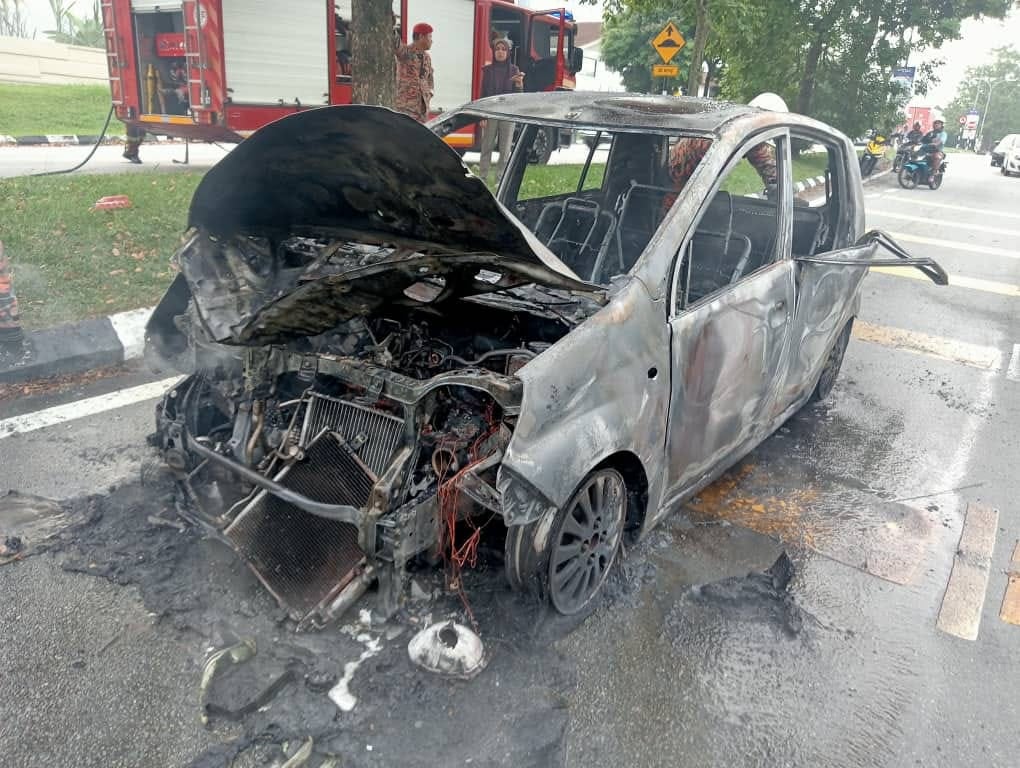 Perodua viva destroyed by fire in bangi