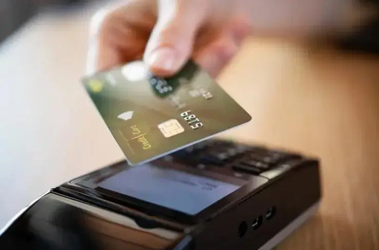 Person using credit card to pay