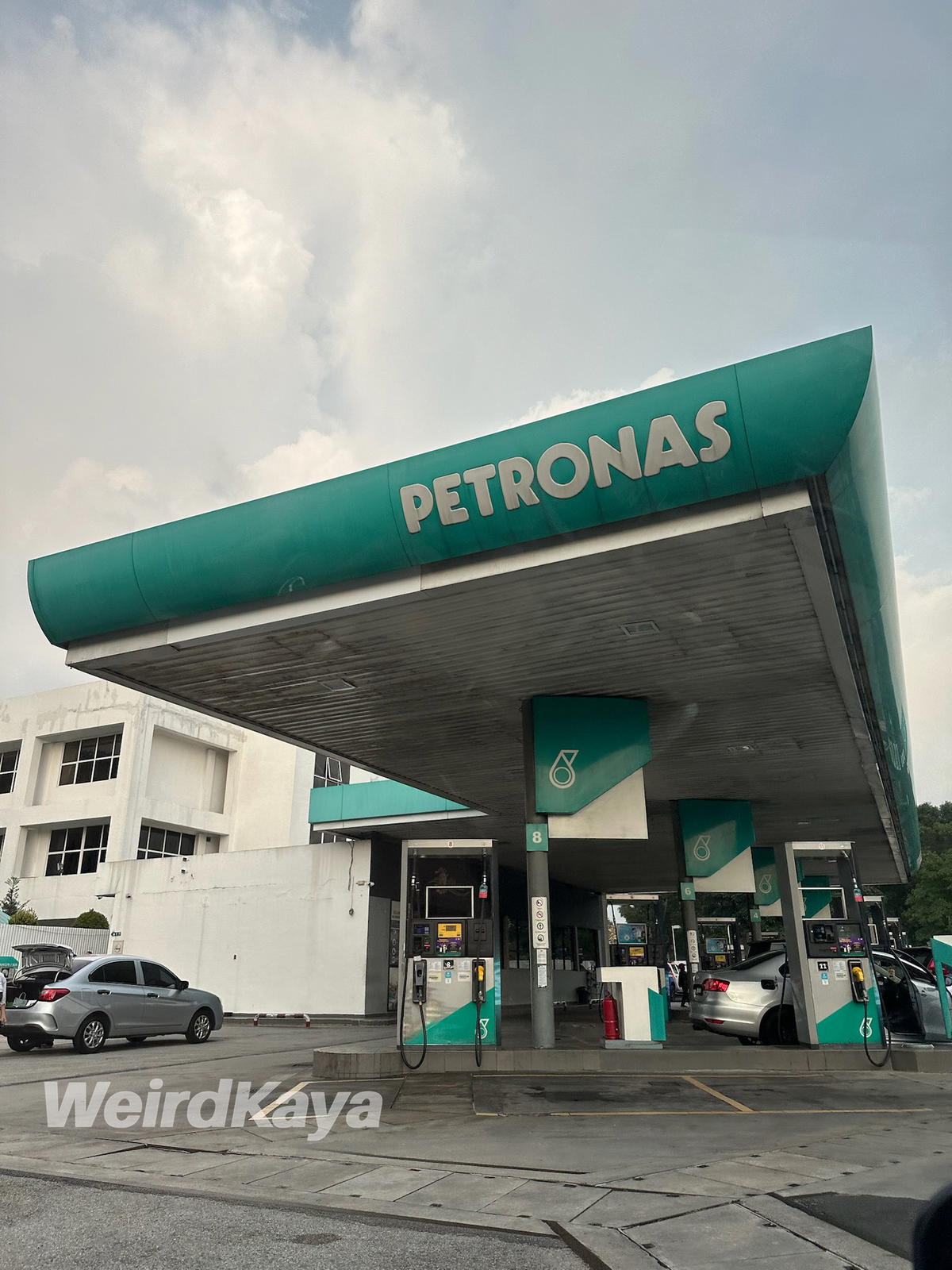 How To Pump RON95 At RM1.99 With MyKad At Petronas, Petron, BHPetrol, Shell & Caltex