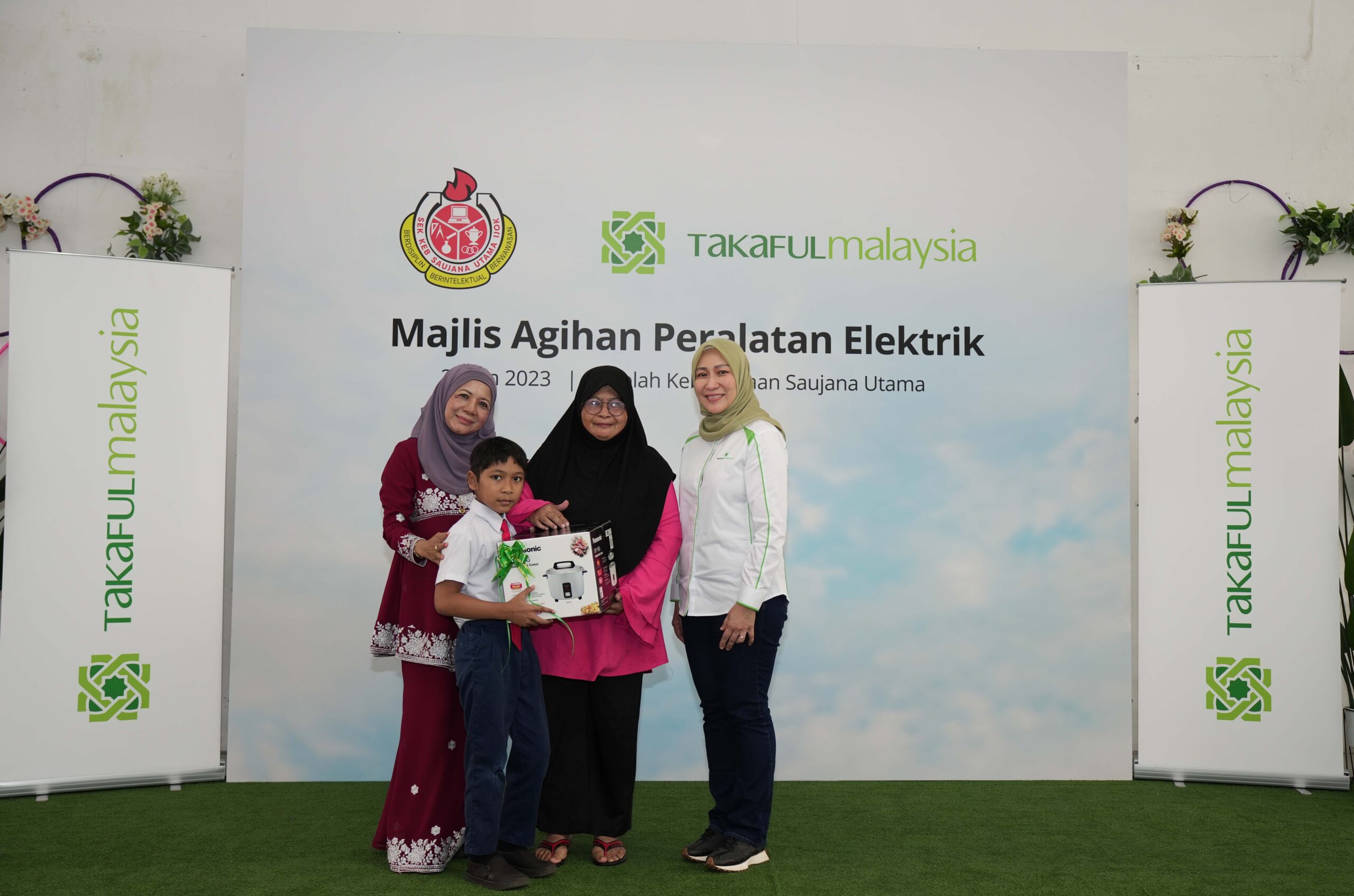 Takaful malaysia donates household appliances to 64 asnaf students and families | weirdkaya