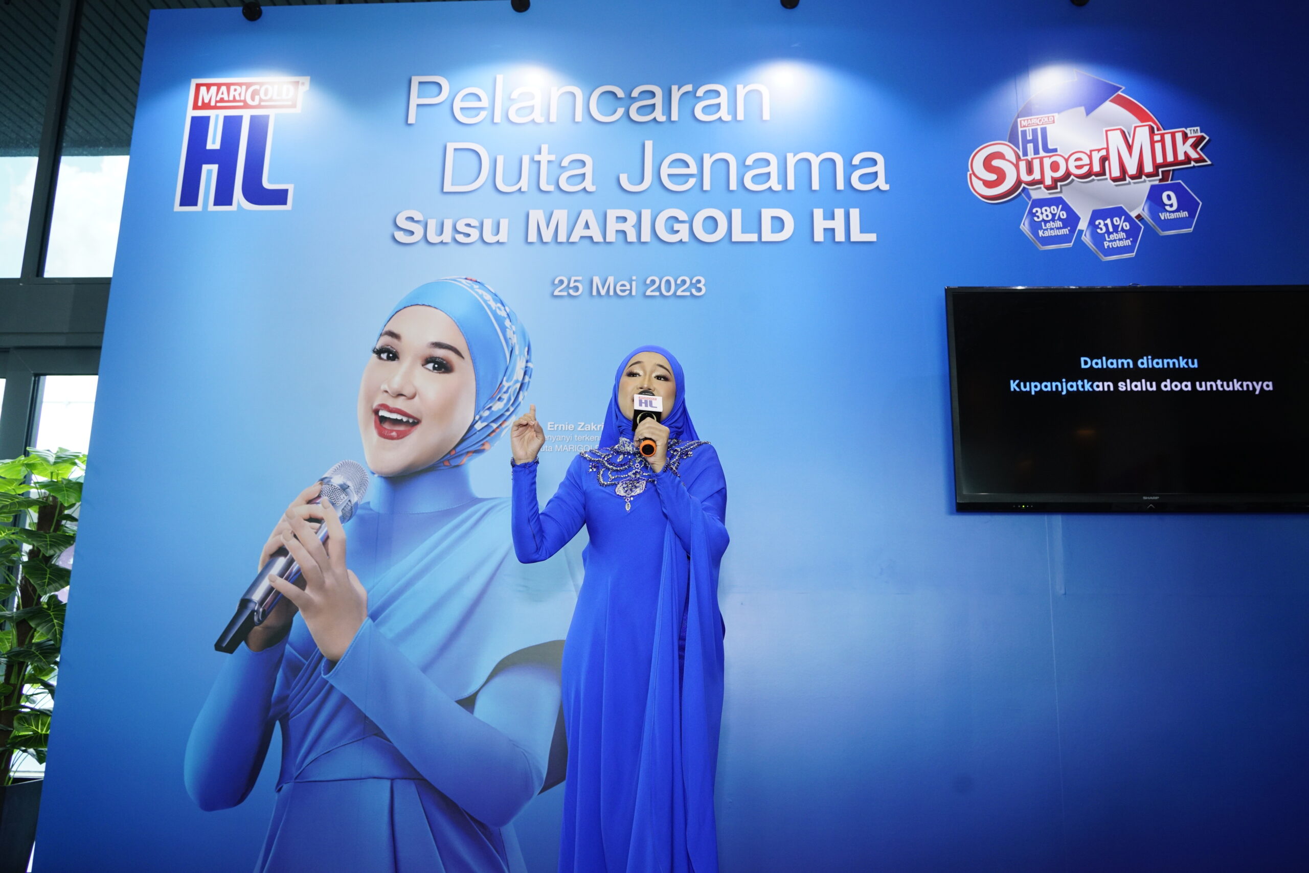 M'sia's beloved singer, ernie zakri, becomes marigold hl milk's brand ambassador for supermilk™ campaign | weirdkaya
