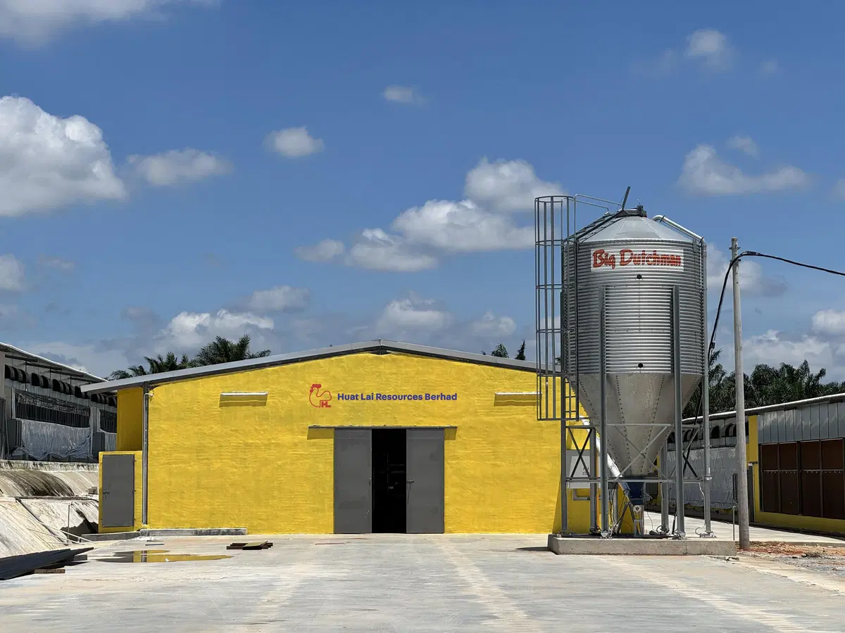 CF Pullet House Exterior w Signage