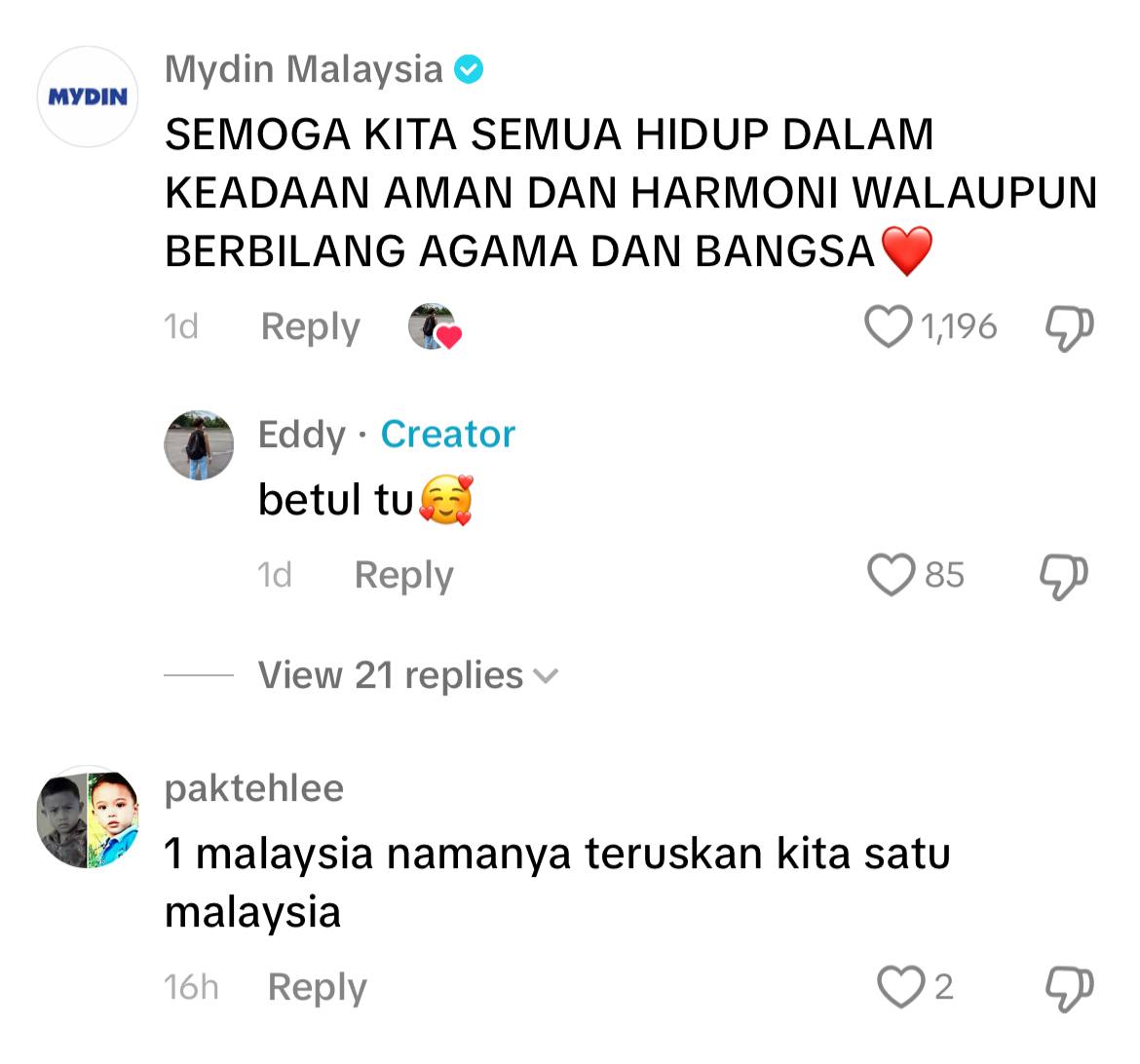 Tidak kira warna kulit, dua pelajar berlainan kaum kongsi sebungkus nasi tuai rasa kagum warganet. | weirdkaya