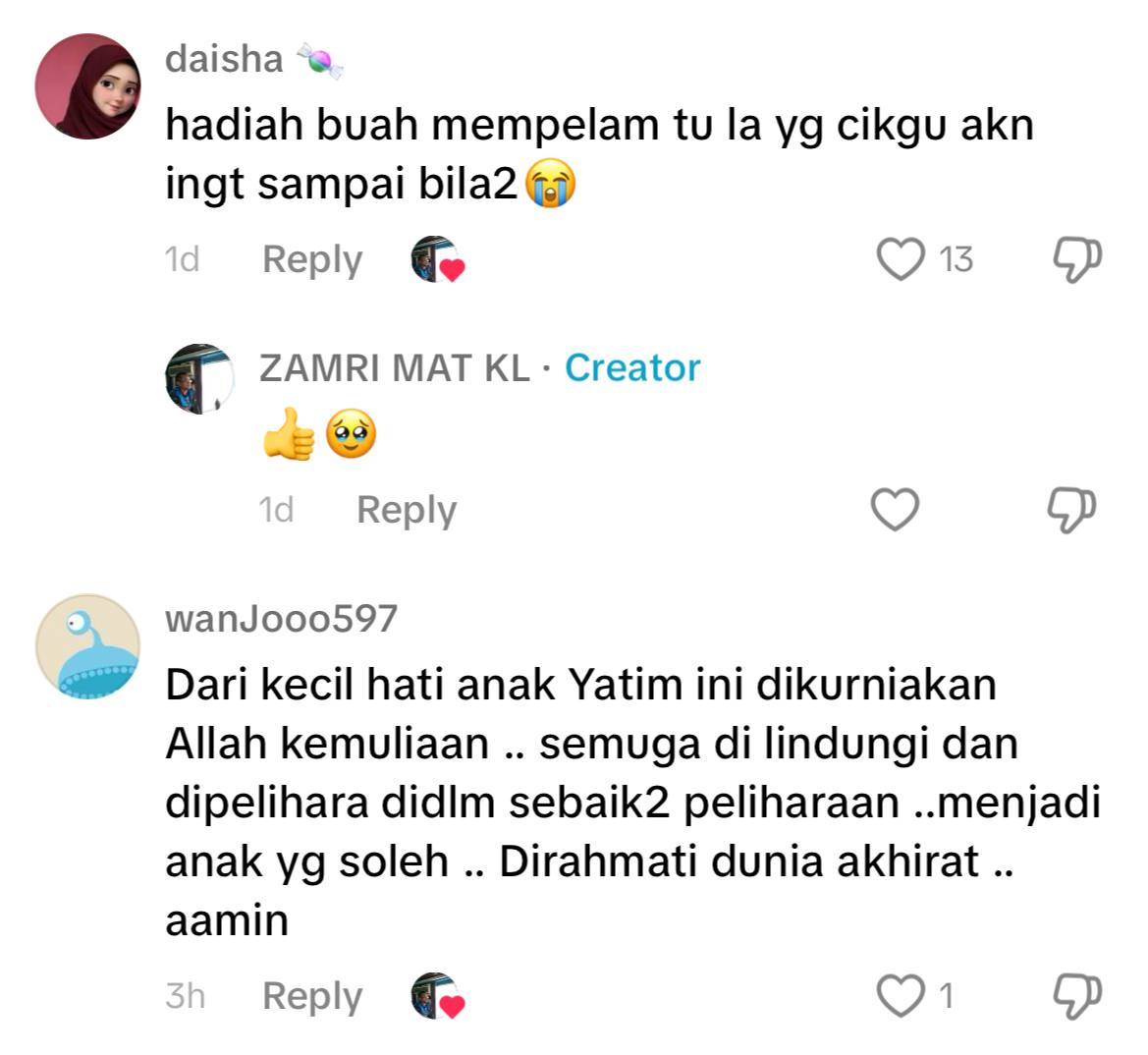 Gagal tahan sebak, guru besar menangis terima hadiah mempelam ketika majlis perpisahan. | weirdkaya