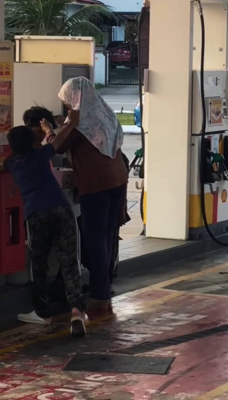 Ibu sambut hari jadi anak tercinta